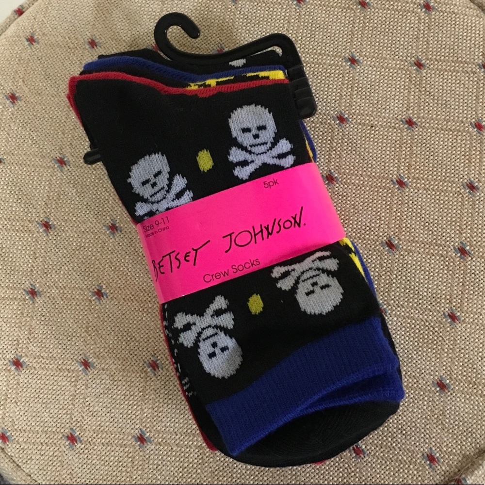 New 5 Pairs of Betsey Johnson Crew Socks